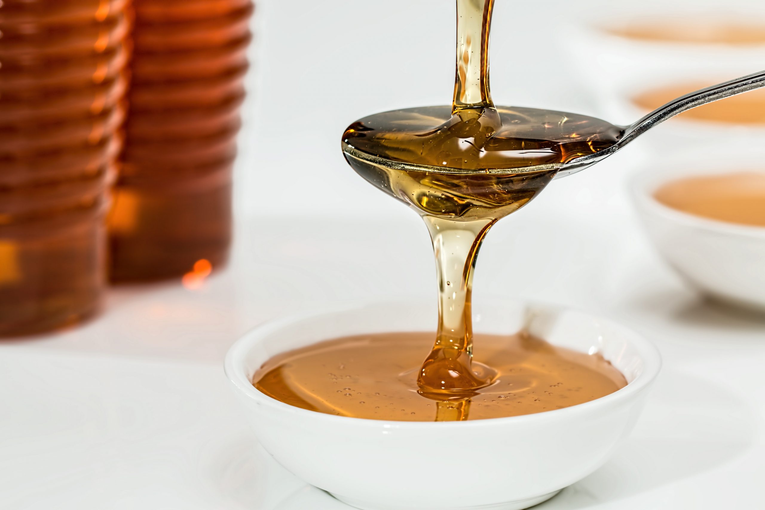 Mel x Mel: qual a diferença do mel convencional para o orgânico?